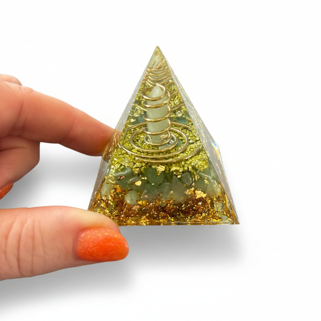 50mm Aventurine Chips with Aventurine DT Resin Pyramid