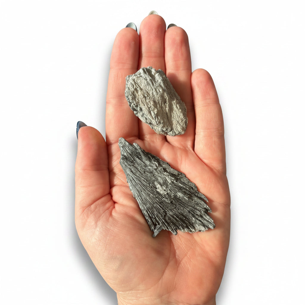 30-40g Black Kyanite Raw