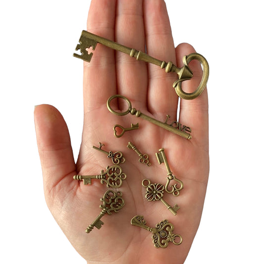 Bronze 10pc Bag of Keys